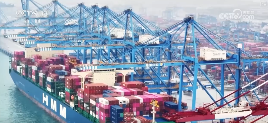 码头新年“上新”万吨巨轮“靠港即开工” 港口“朋友圈”扩容共